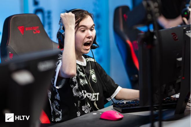 阿拉木图立 阿拉木图立