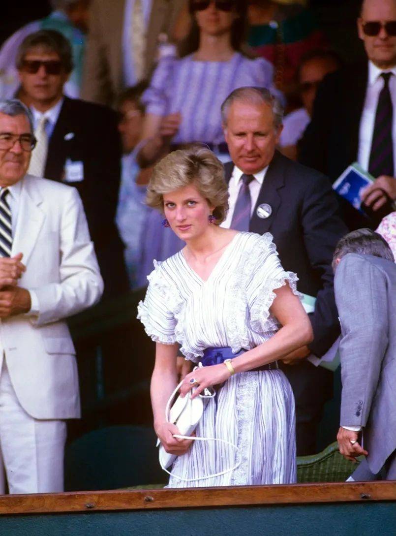 背后逻辑往 背后逻辑往